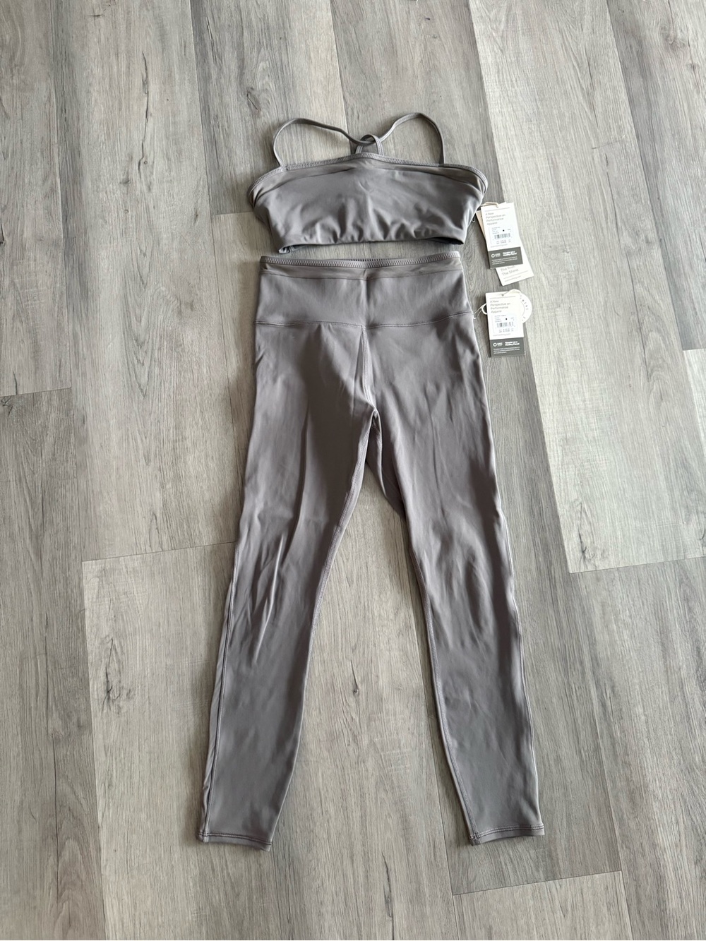 ❤️ Vuori Hot Mesh Bra and Leggings Set in Smoke